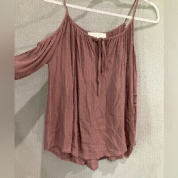 ASTR Feminine Boho Puff Sleeve Top Peasant Contemporary Long Sleeve Purple - Picture 2 of 6